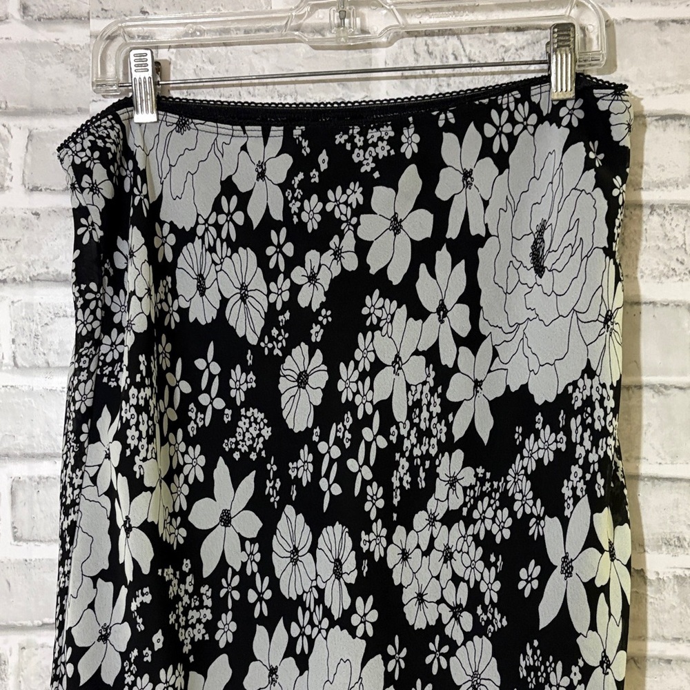 Beechers Brook Chic Floral A-Line Skirt in Black and White- size 14 ish - Picture 5 of 6